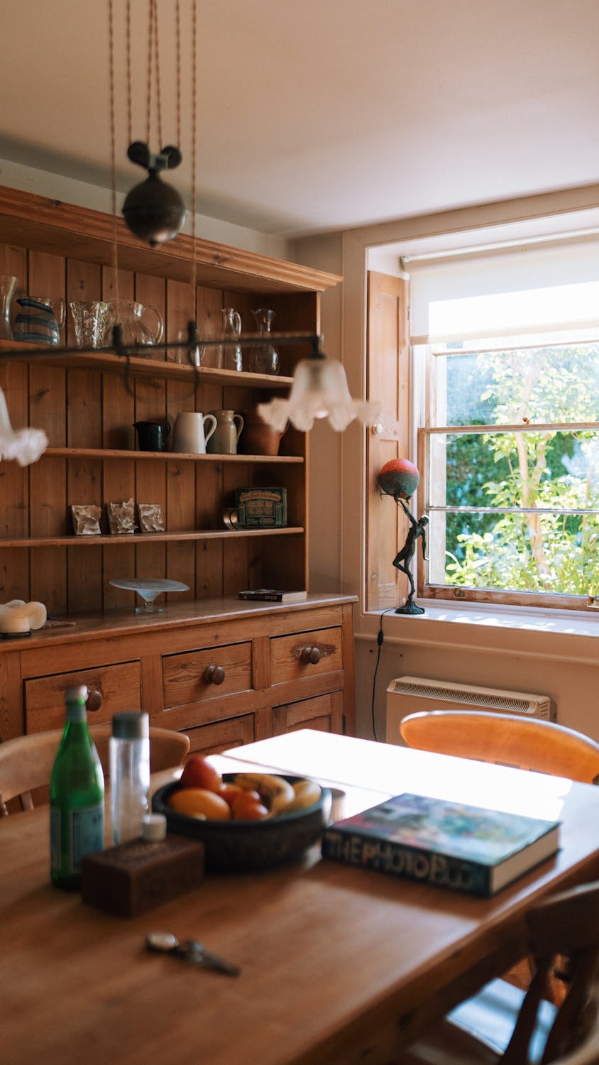 Кухня в стиле хюгге — деревянная мебель, тёплый свет и семейная атмосфера