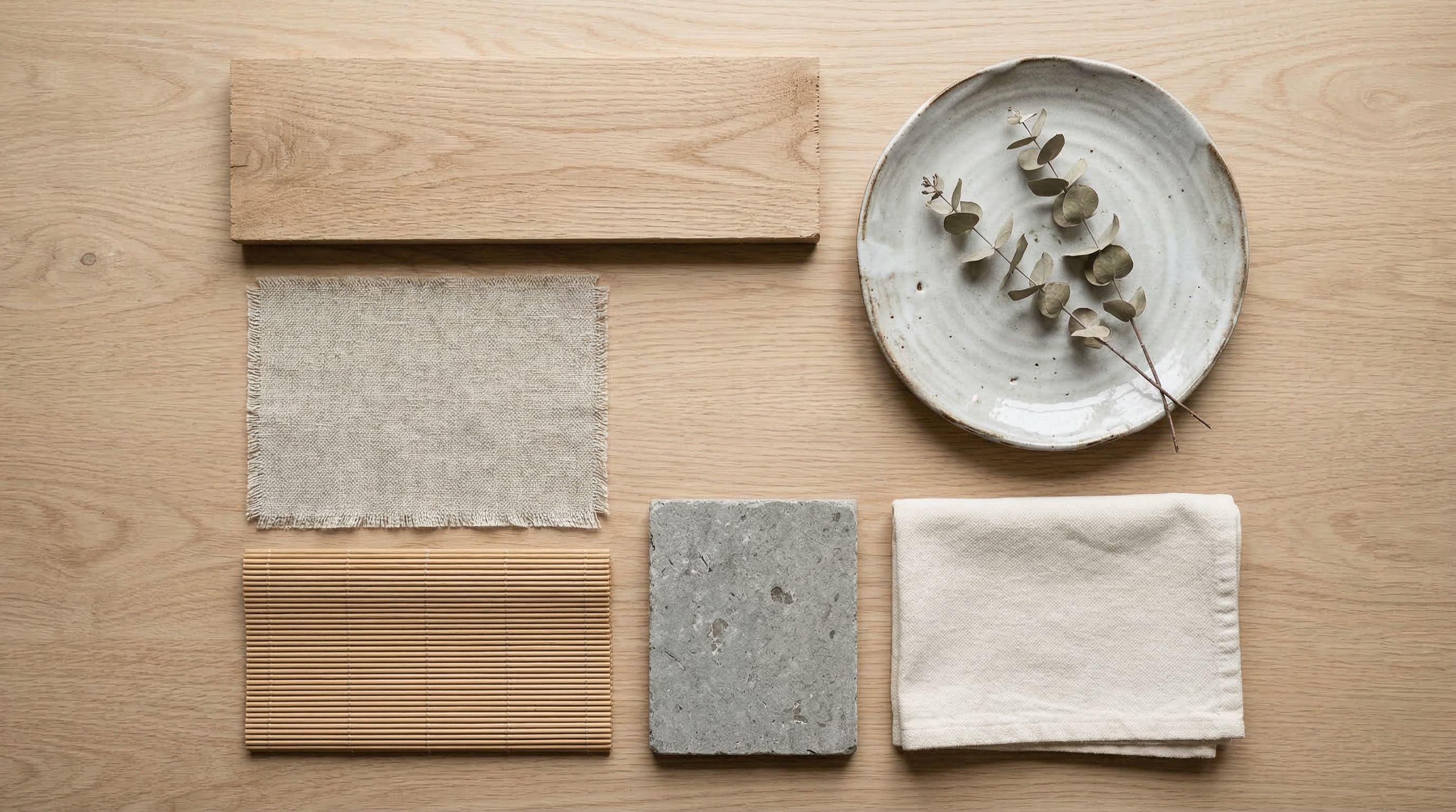 Натуральные материалы для интерьера в стиле джапанди — дерево, лён, керамика, камень